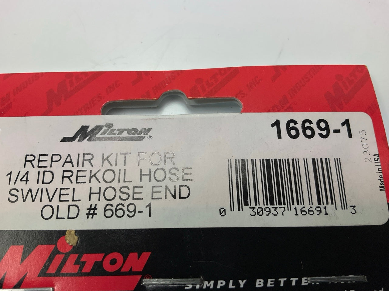 Milton 1669-1 1/4'' Nylon ReKoil Hose Repair Kit