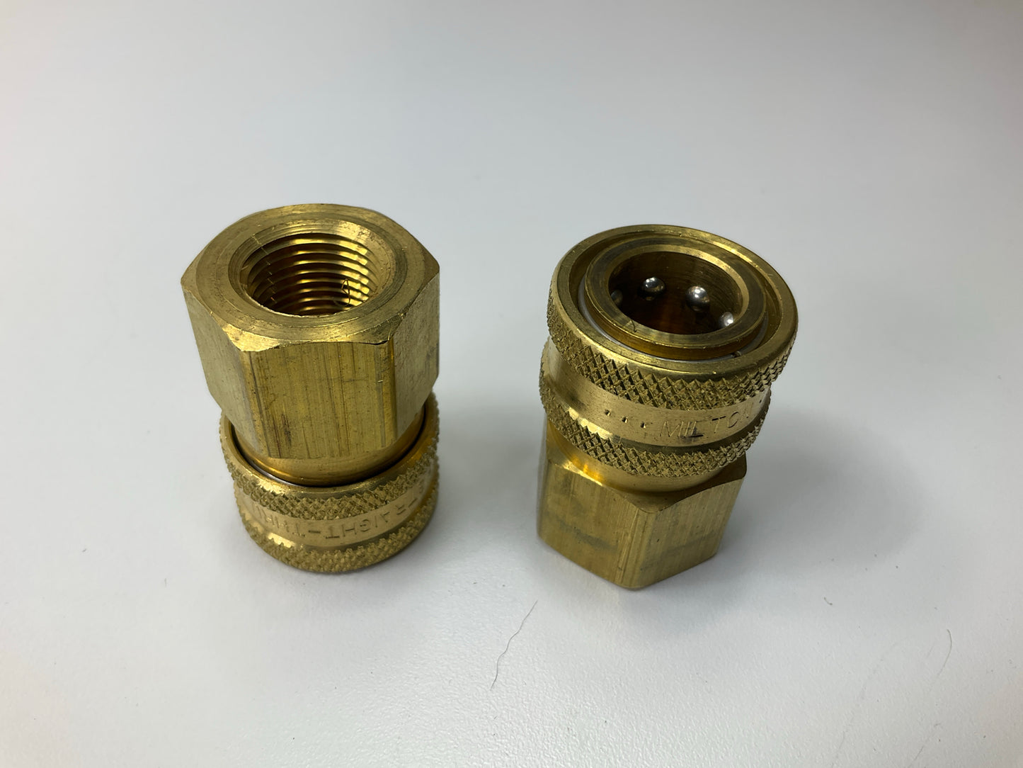 Milton 1765 3/8'' Female NPT Straight Thru Coupler - 10 / Pack
