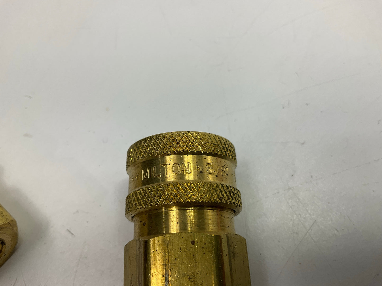 Milton 1765 3/8'' Female NPT Straight Thru Coupler - 7 Pcs Total