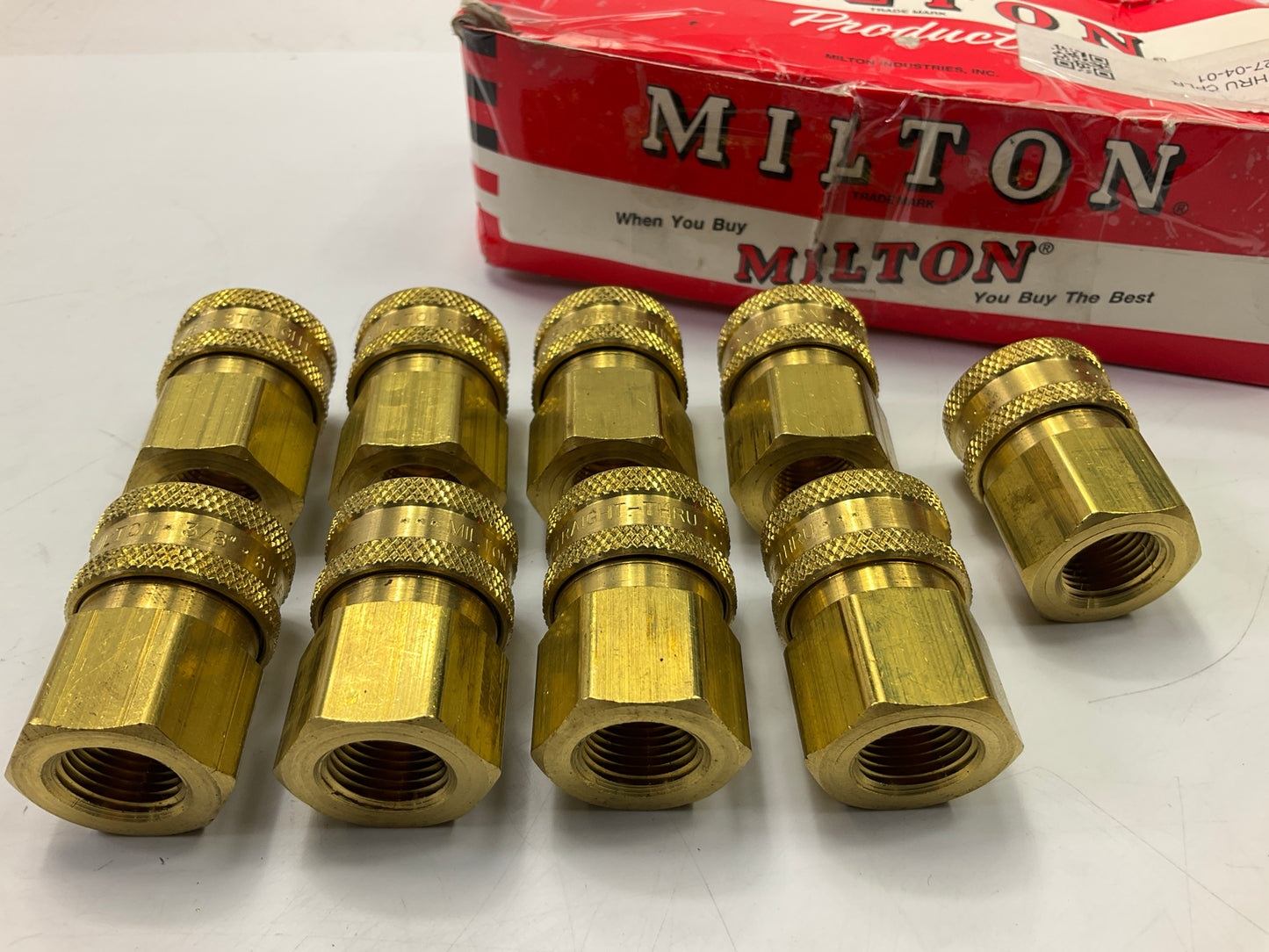 Milton 1765 3/8'' Female NPT Straight Thru Coupler - 9 / Pack