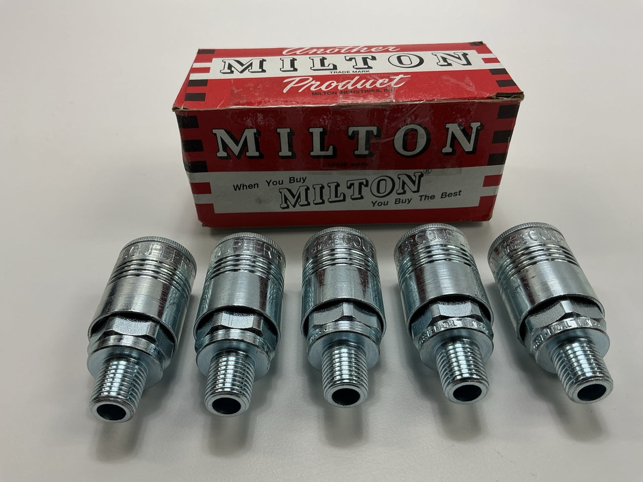 Milton 1804 1/4'' MNPT 3/8'' Coupler P-Style - 5 / Pack