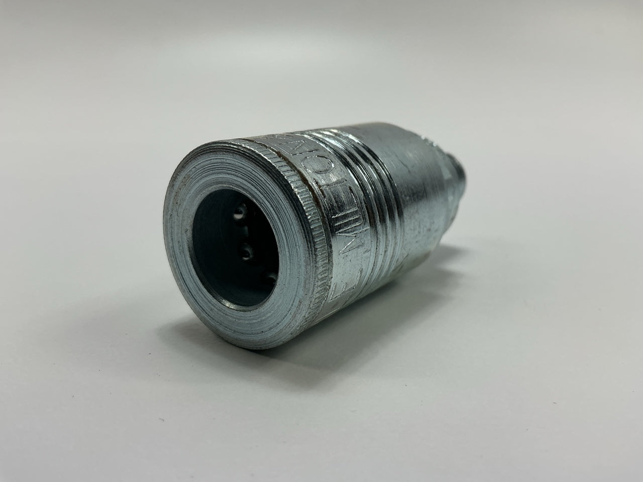 Milton 1804 1/4'' MNPT 3/8'' Coupler P-Style - 5 / Pack