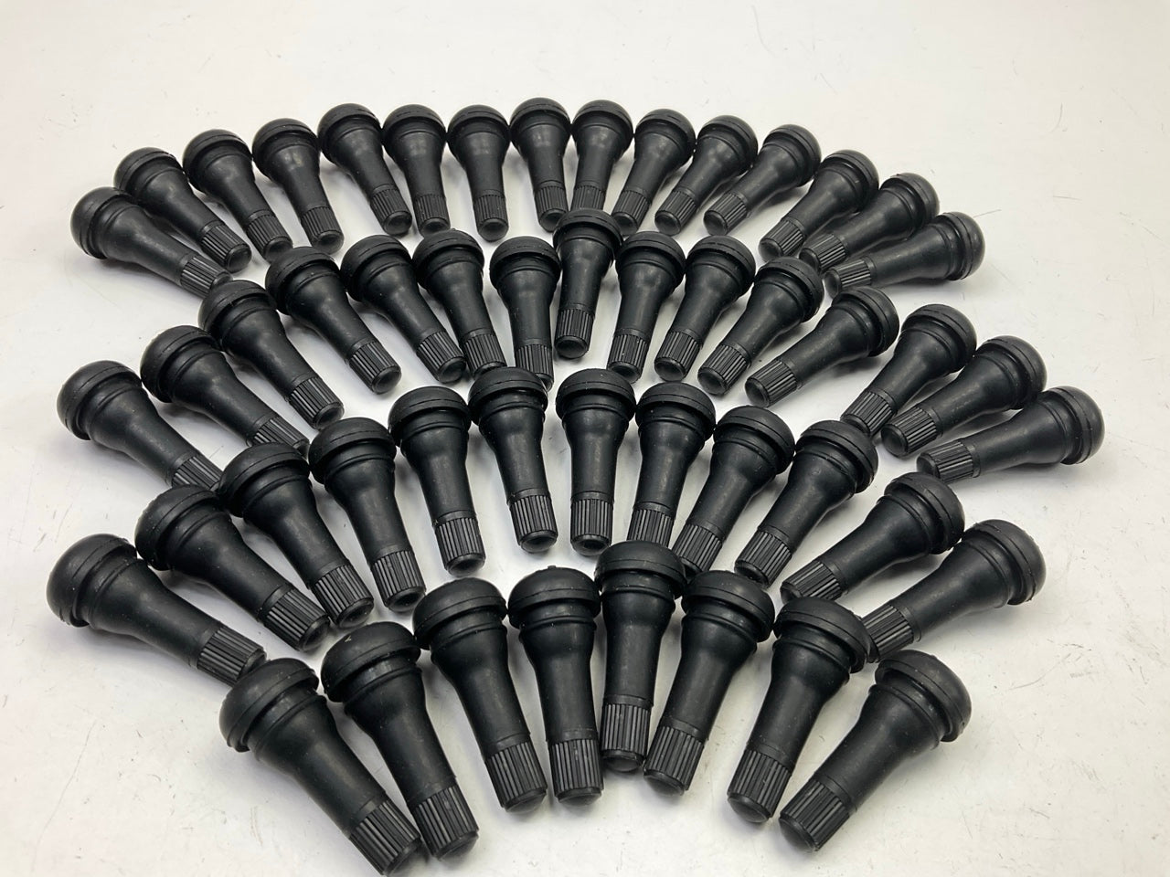 Milton 413-50 1-1/4'' Tubeless Tire Valves - Box Of 50
