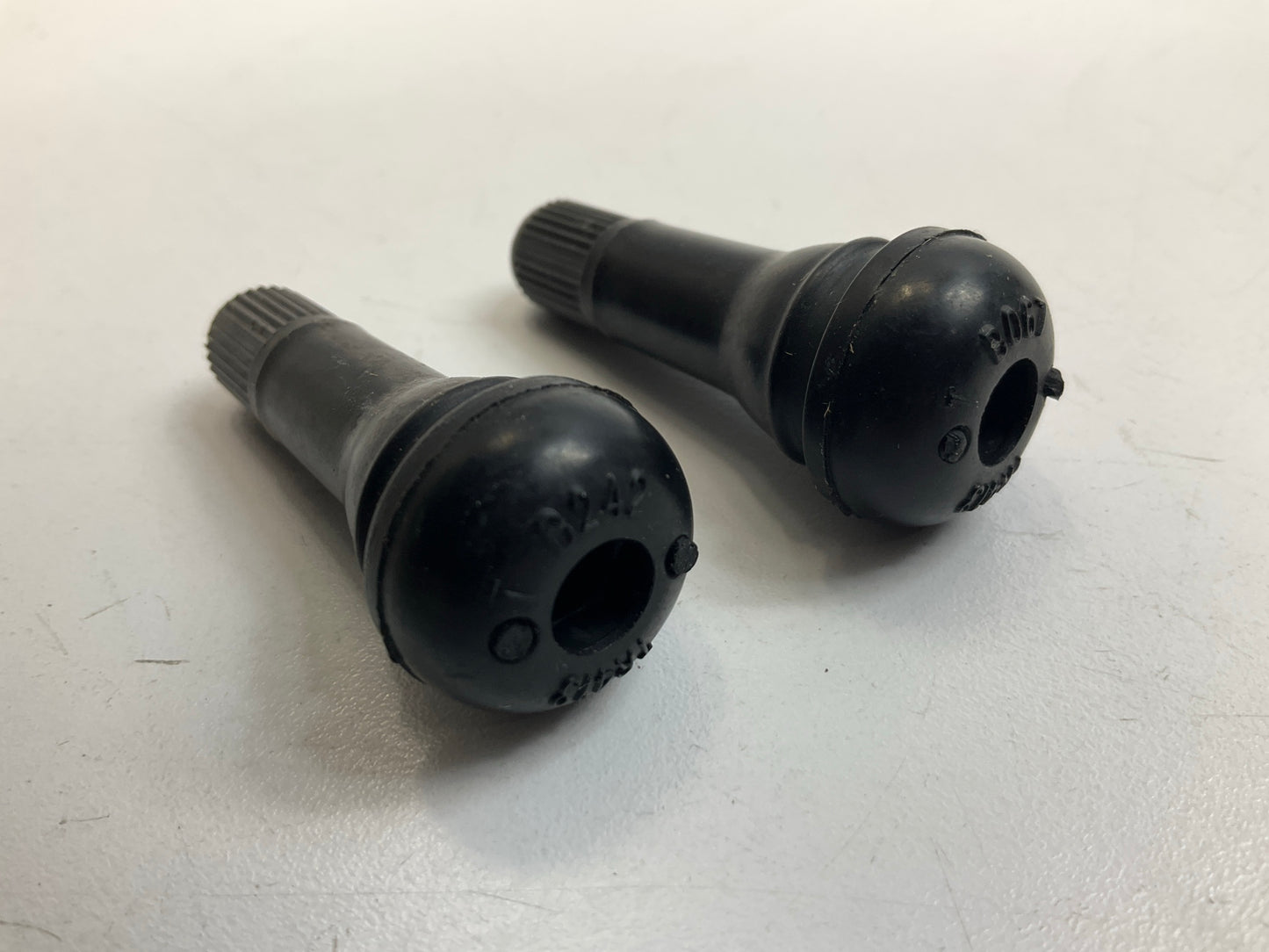 Milton 413-500 1-1/4'' Tubeless Tire Valve TR413, 1-1/4'' Long, (Box Of 500)