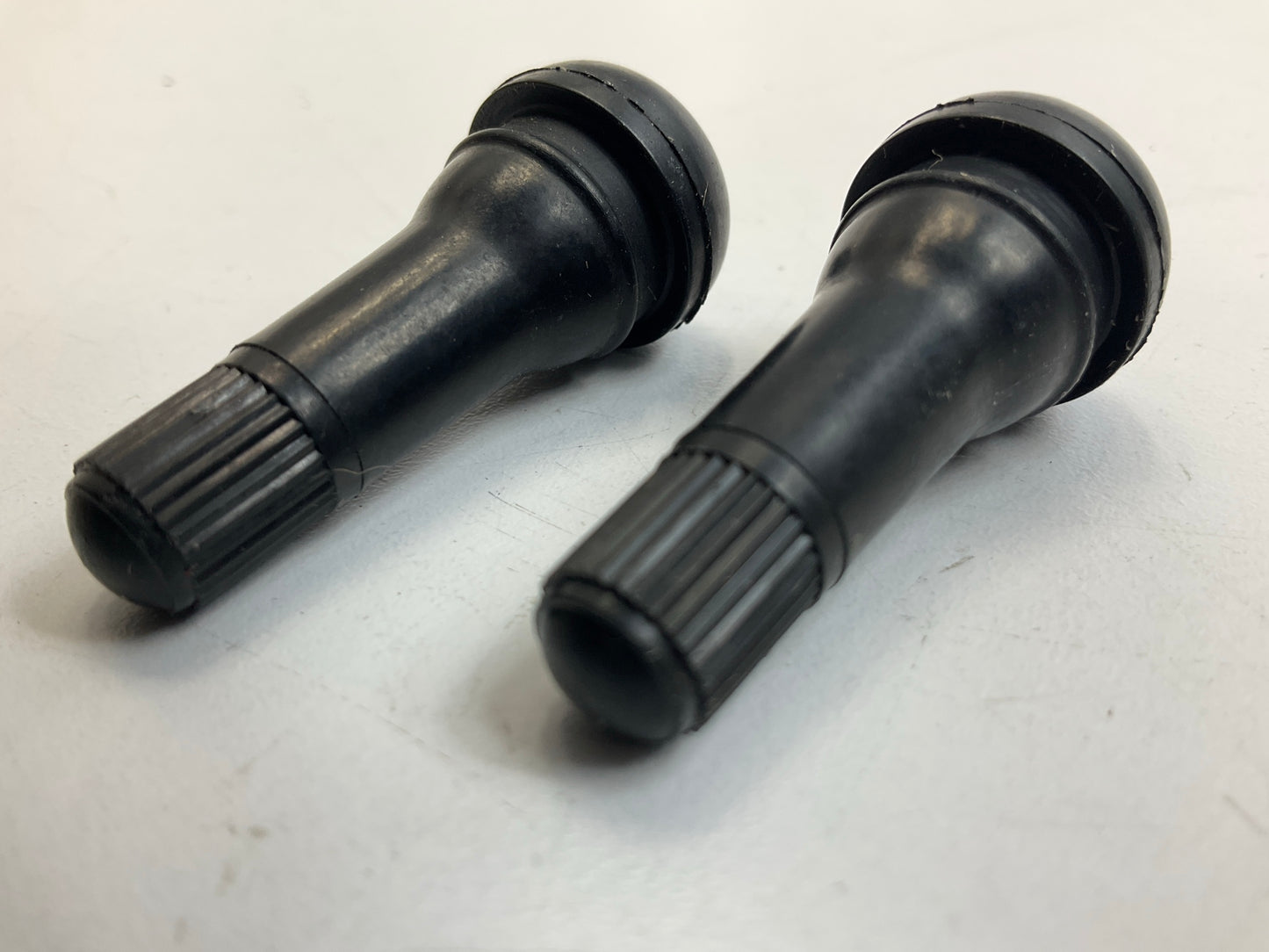 Milton 413-500 1-1/4'' Tubeless Tire Valve TR413, 1-1/4'' Long, (Box Of 500)