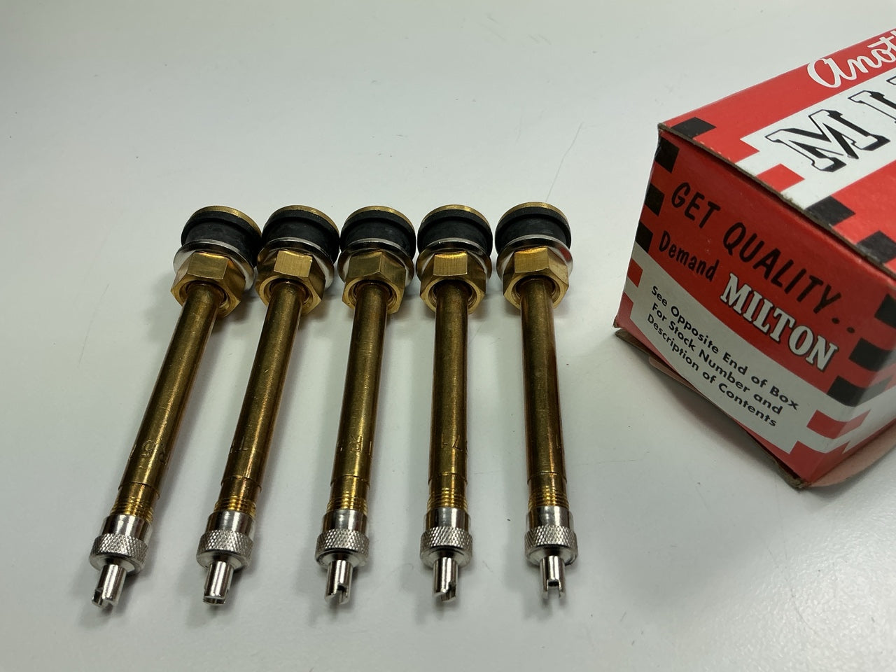 (5) Milton 481 3-17/32'' Clamp-In Truck Valve For 5/8'' Side Hole Mount, 200 PSI