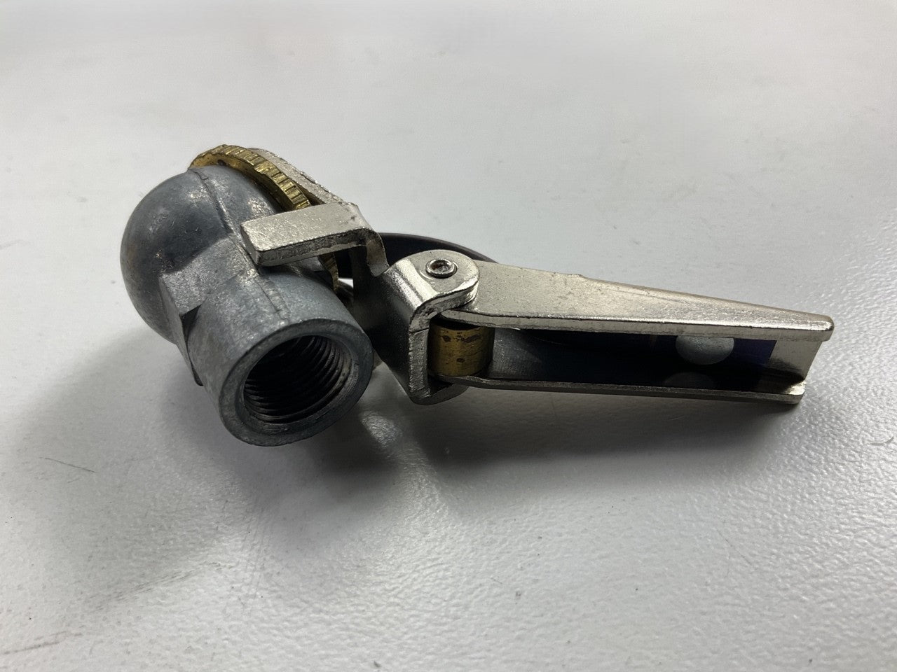 8 Pack - Milton 500-43 7/16''-27 UNS Single Head Grip Air Chuck