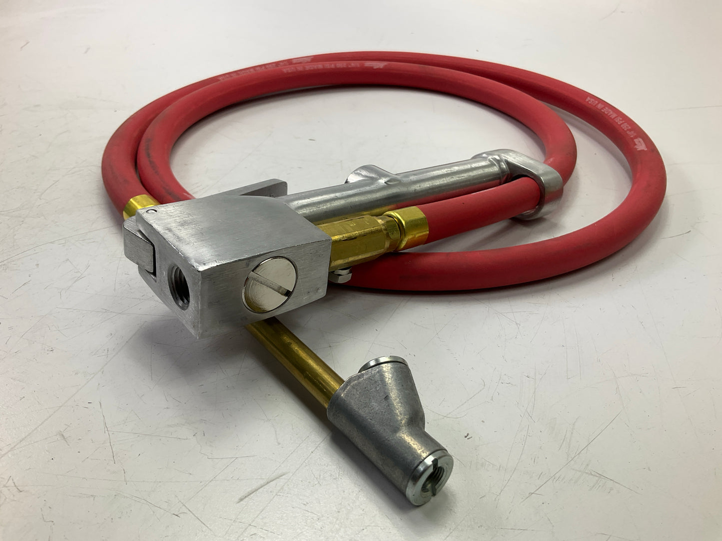 Milton 501 Dual Head Straight Chuck Inflator Gauge , Red, Made In USA