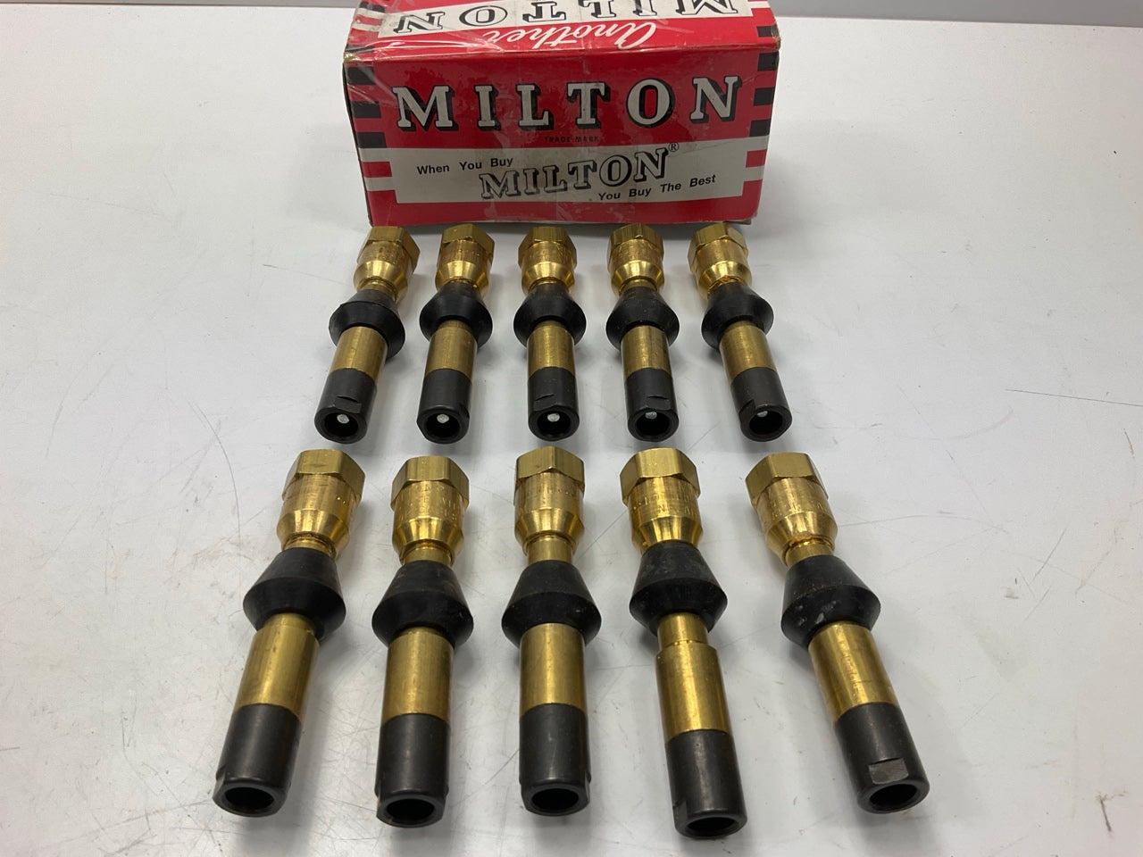 Milton 691 1/4'' FNPT Straight Head Air Chuck - Pack Of (10)