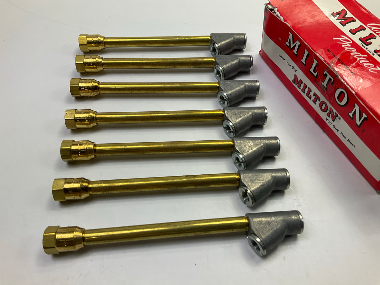 (7) Milton S693 Dual Head Straight Foot Air Chuck