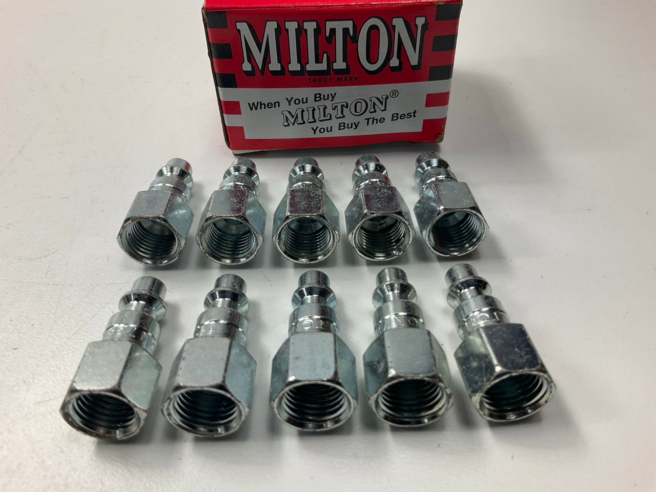 Milton 728 1/4'' FNPT M Style Plug 1/4'' Female NPT - Pack Of 10