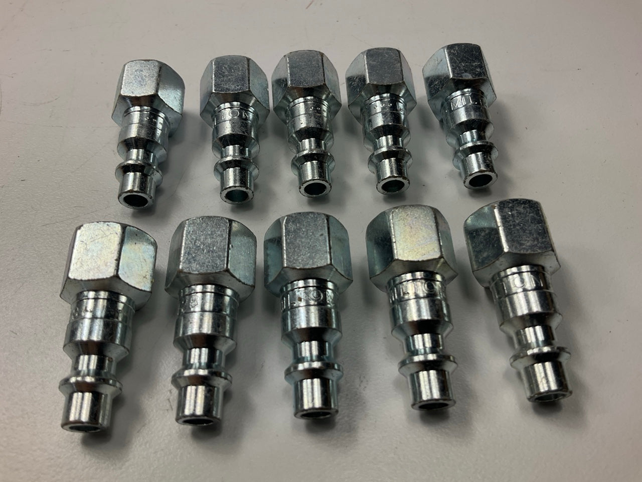 Milton 728 1/4'' FNPT M Style Plug 1/4'' Female NPT - Pack Of 10