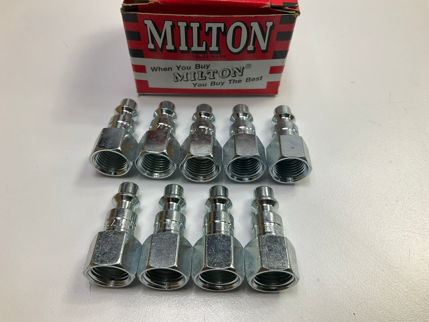 Milton 728 1/4'' FNPT M Style Plug 1/4'' Female NPT - Pack Of 9 Plugs