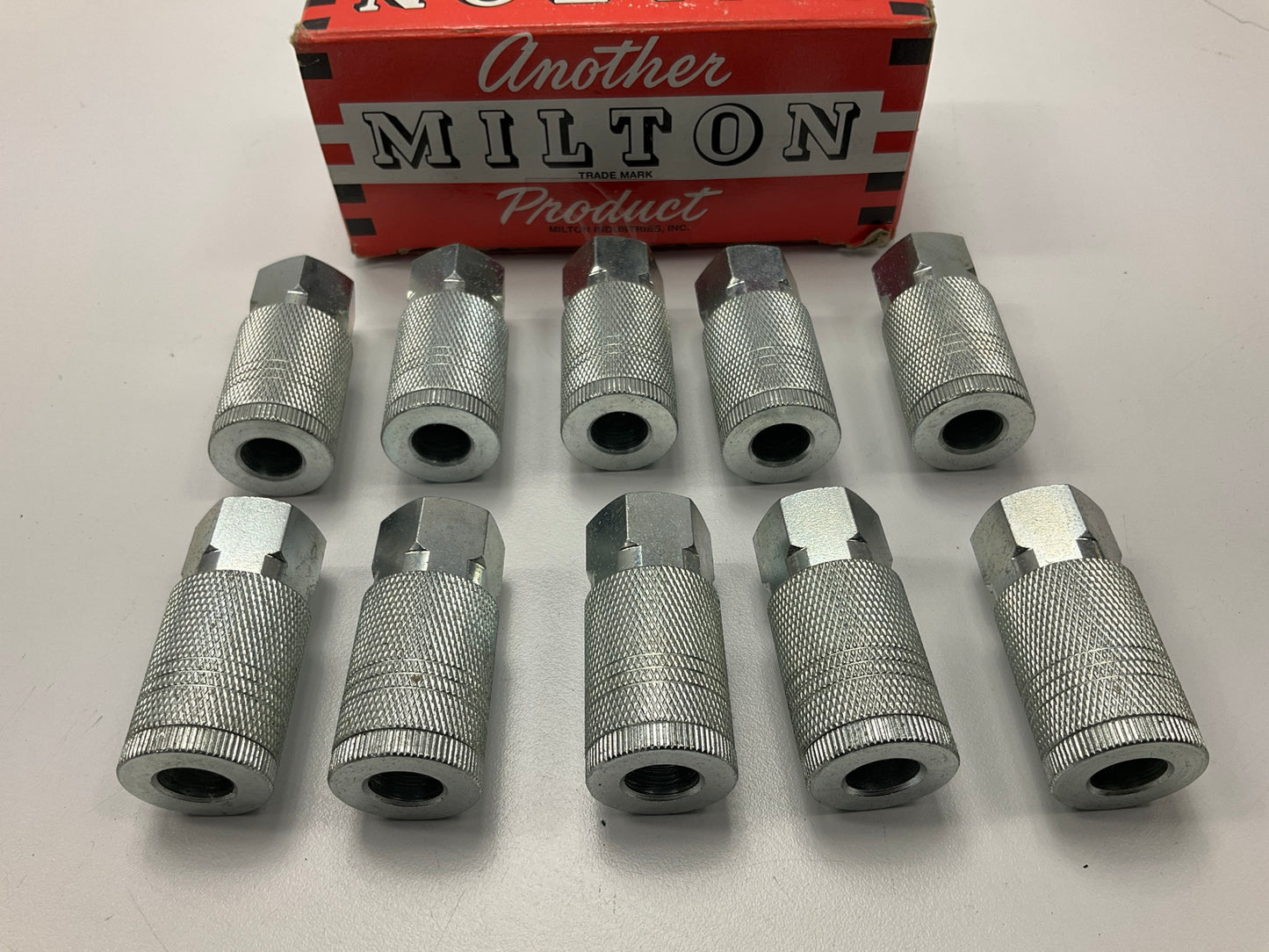 Milton 795 1/4'' Female 1/4'' FNPT D-Style Coupler (Box Of 10)