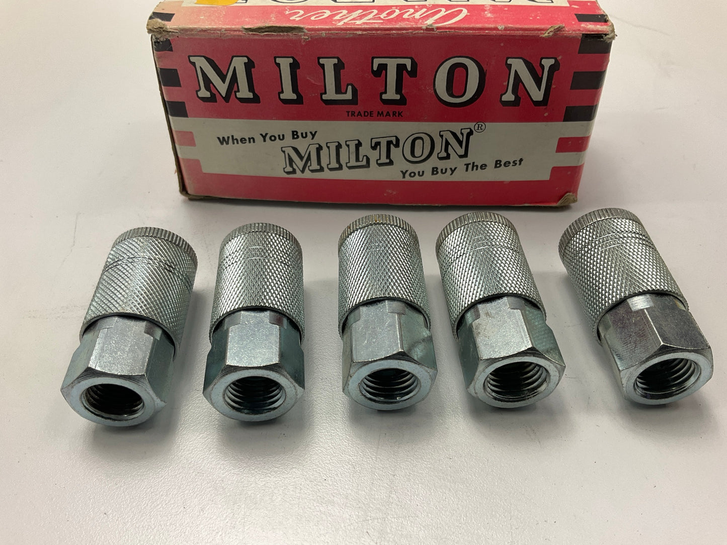 Milton 795 1/4'' Female 1/4'' FNPT D-Style Coupler (Box Of 5)