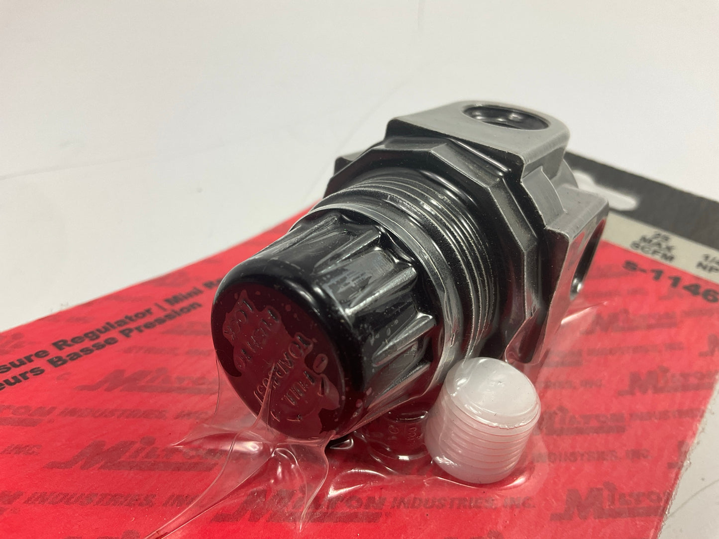 Milton S-1146 1/4'' NPT Mini Low Pressure Air Regulator