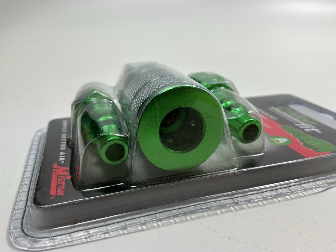 Milton S-303AKIT 3 Piece A-Style 1/4'' NPT Green Coupler & Plug Set