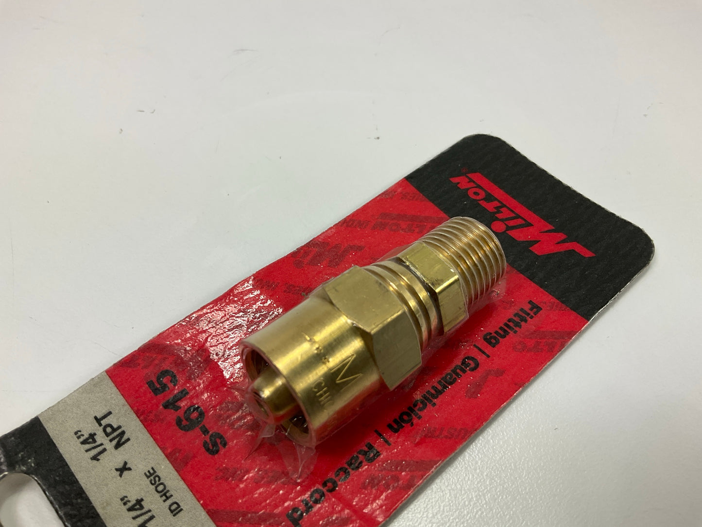 Milton S-615 1/4'' MNPT Reusable Hose End Fitting (1/4'' X 9/16'')