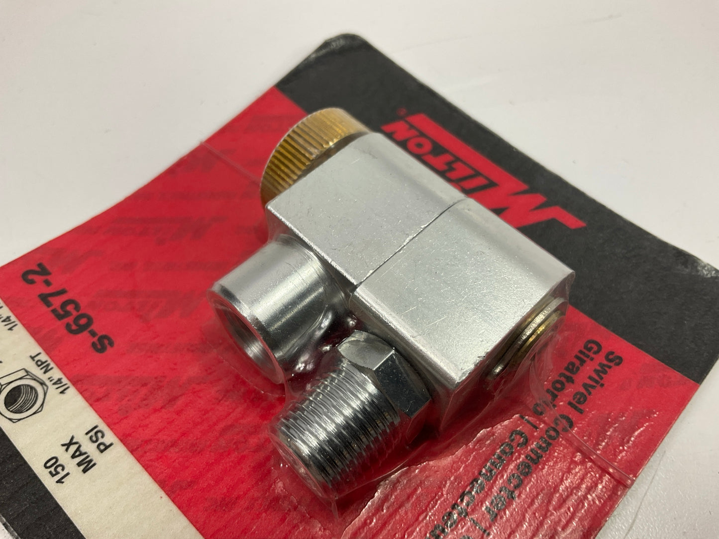 Milton S-657-2 1/4'' NPT Swivel Hose Fitting Connector