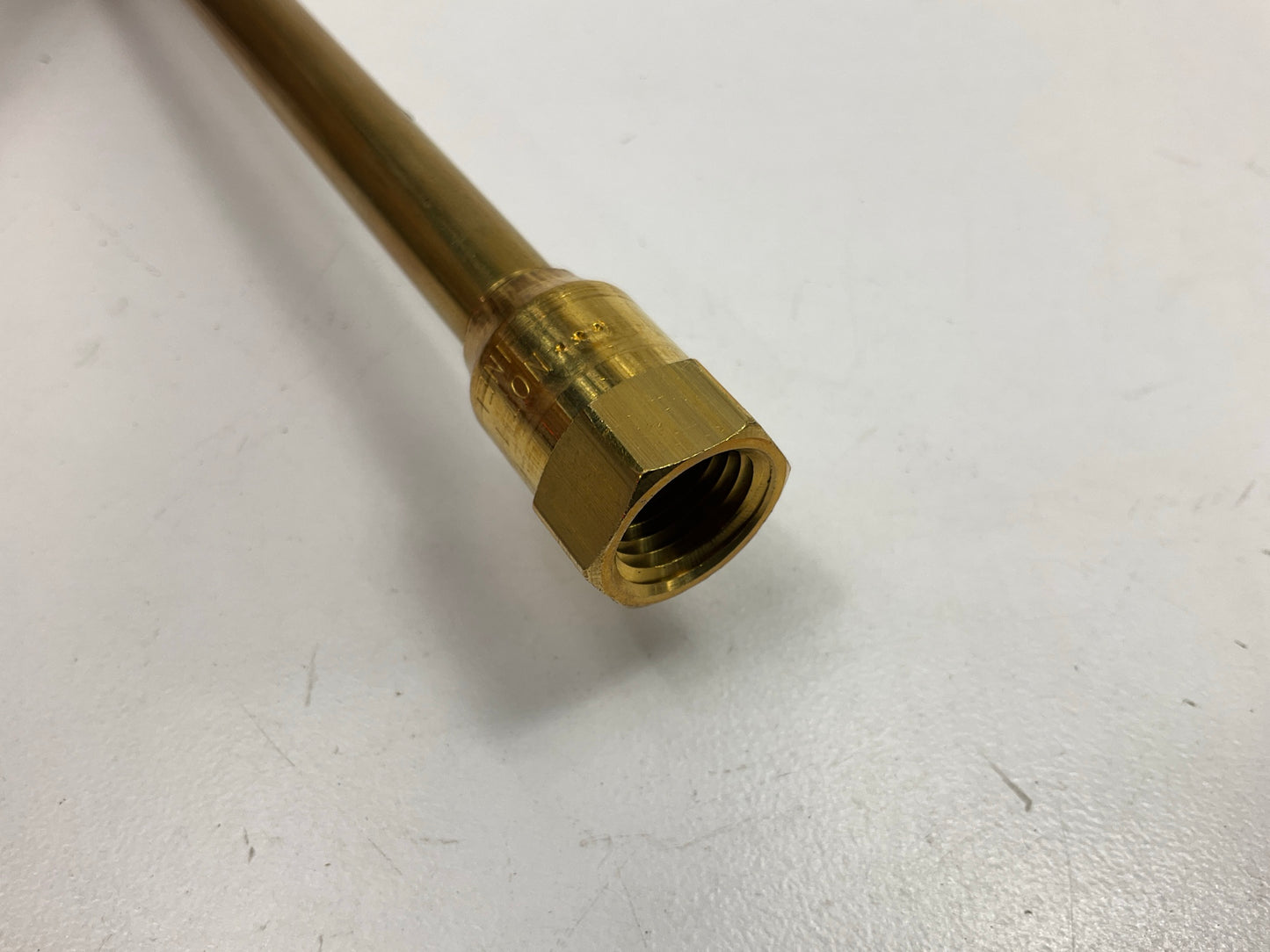 Milton S-693 - 1/4'' Straight Foot Dual Head 6.5'' Long Air Chuck