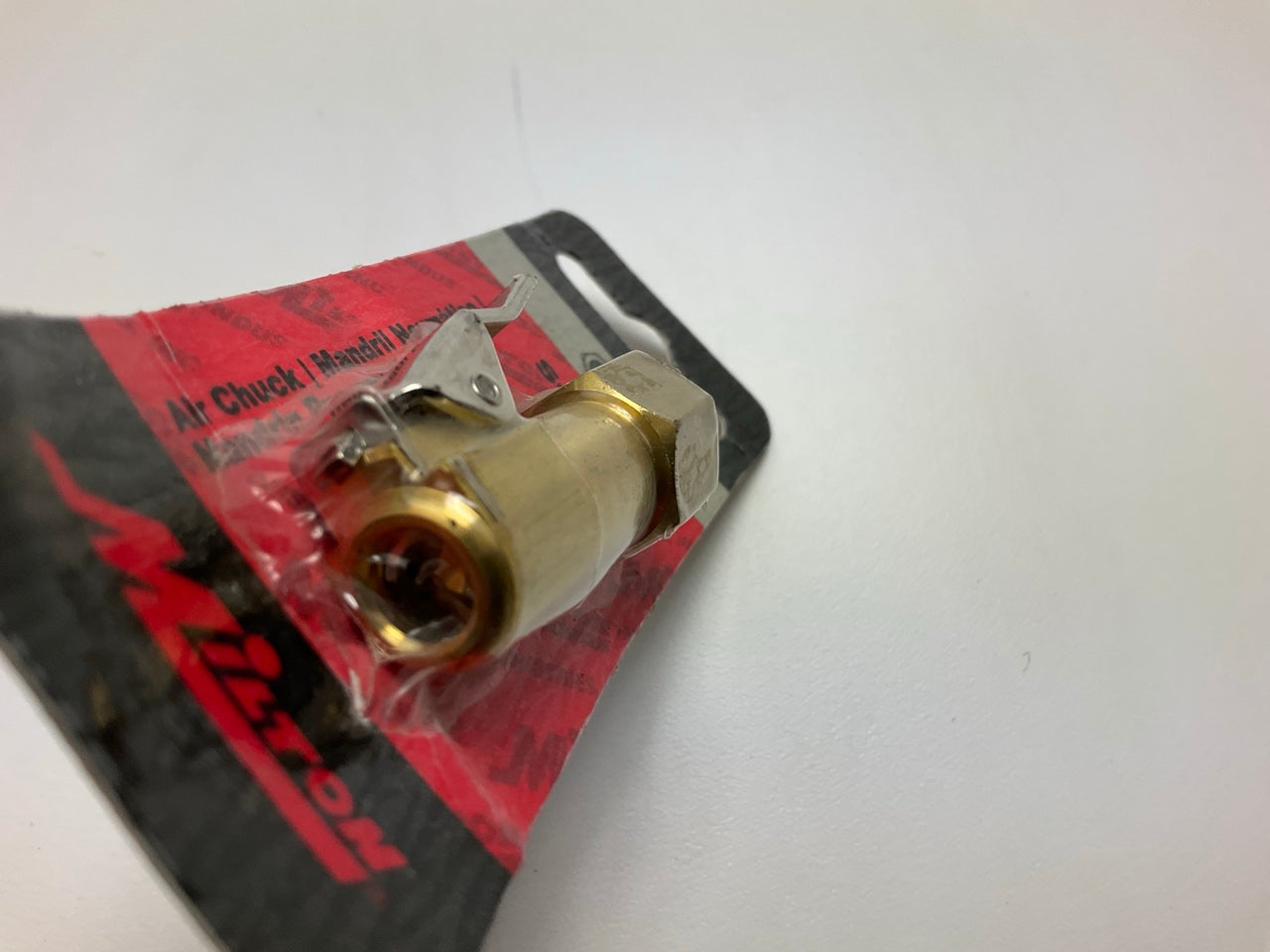Milton S697-2 Chuck Clip 1/4'' FNPT Euro Style Air Chuck Clip