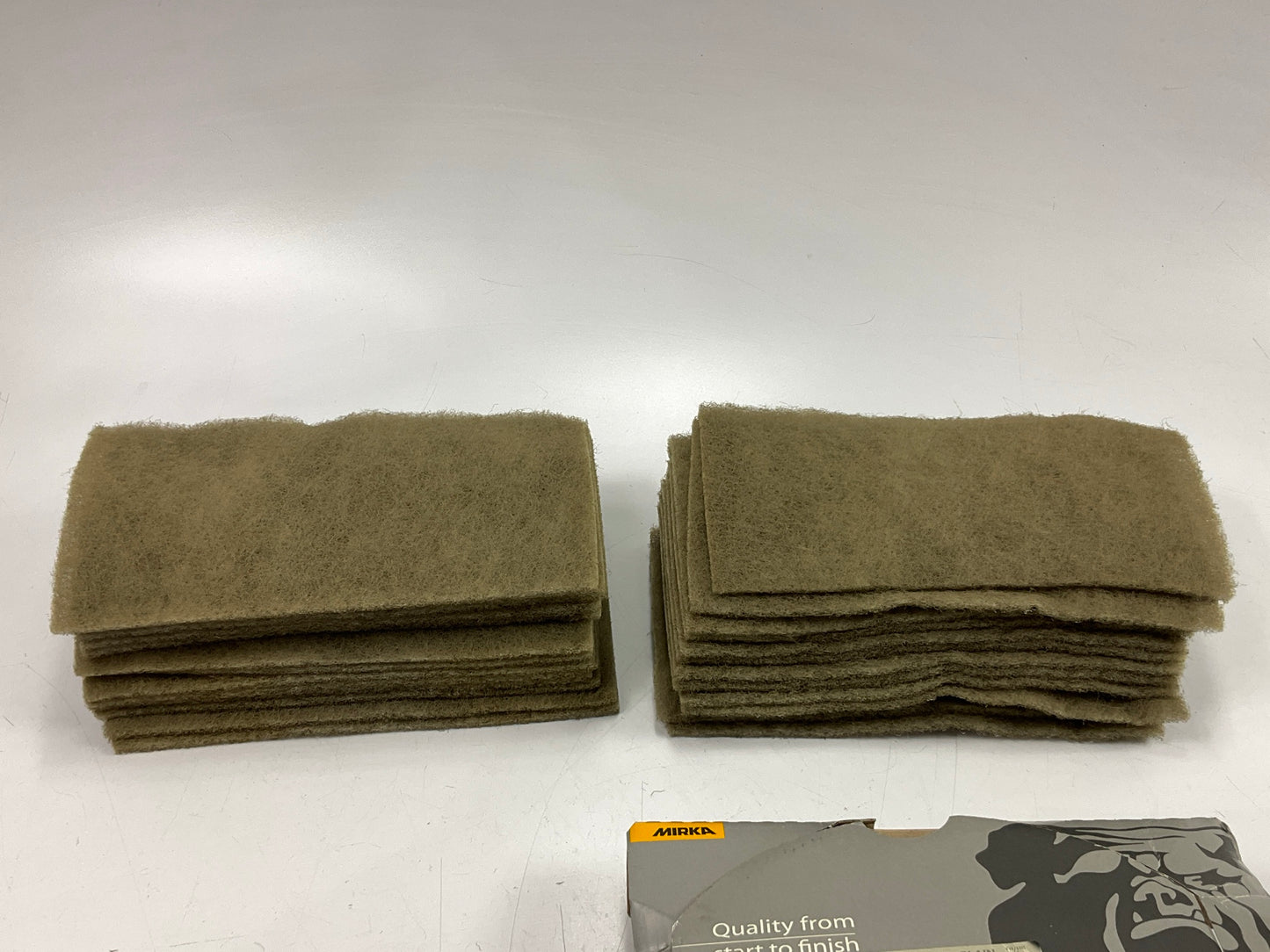 OPEN BOX - Mirka 18-118-449 2500 Grit 4-1/2'' X 9'' Very Fine Scuff Pads, 25 Pack