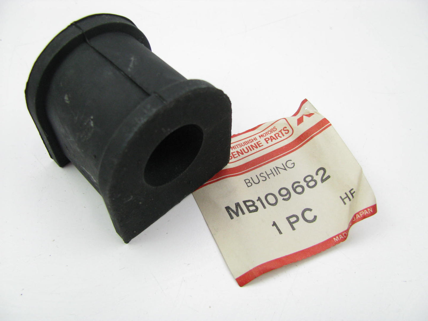 NEW - OEM Mitsubishi MB109682 FRONT Suspension Stabilizer Sway Bar Bushing