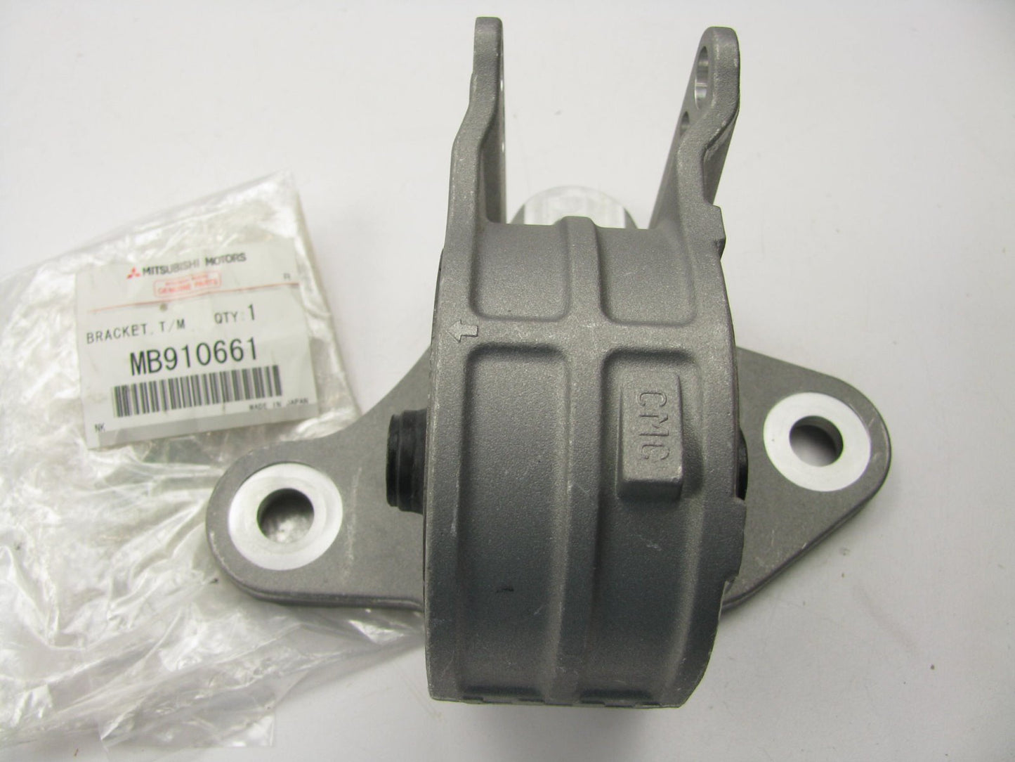 NEW - OEM Mitsubishi MB910661 Transmission Mount