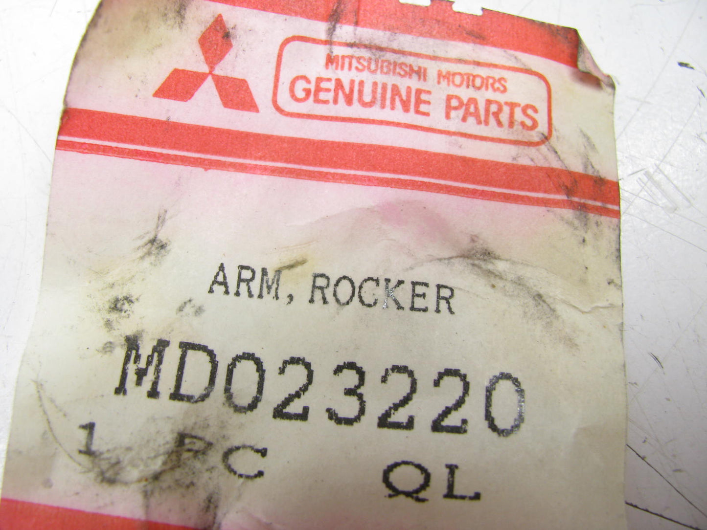 OEM Mitsubishi MD023220 Engine Rocker Arm