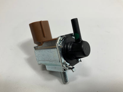 NEW GENUINE OEM Mitsubishi MR127520 EGR Vacuum Valve Solenoid K5T48271