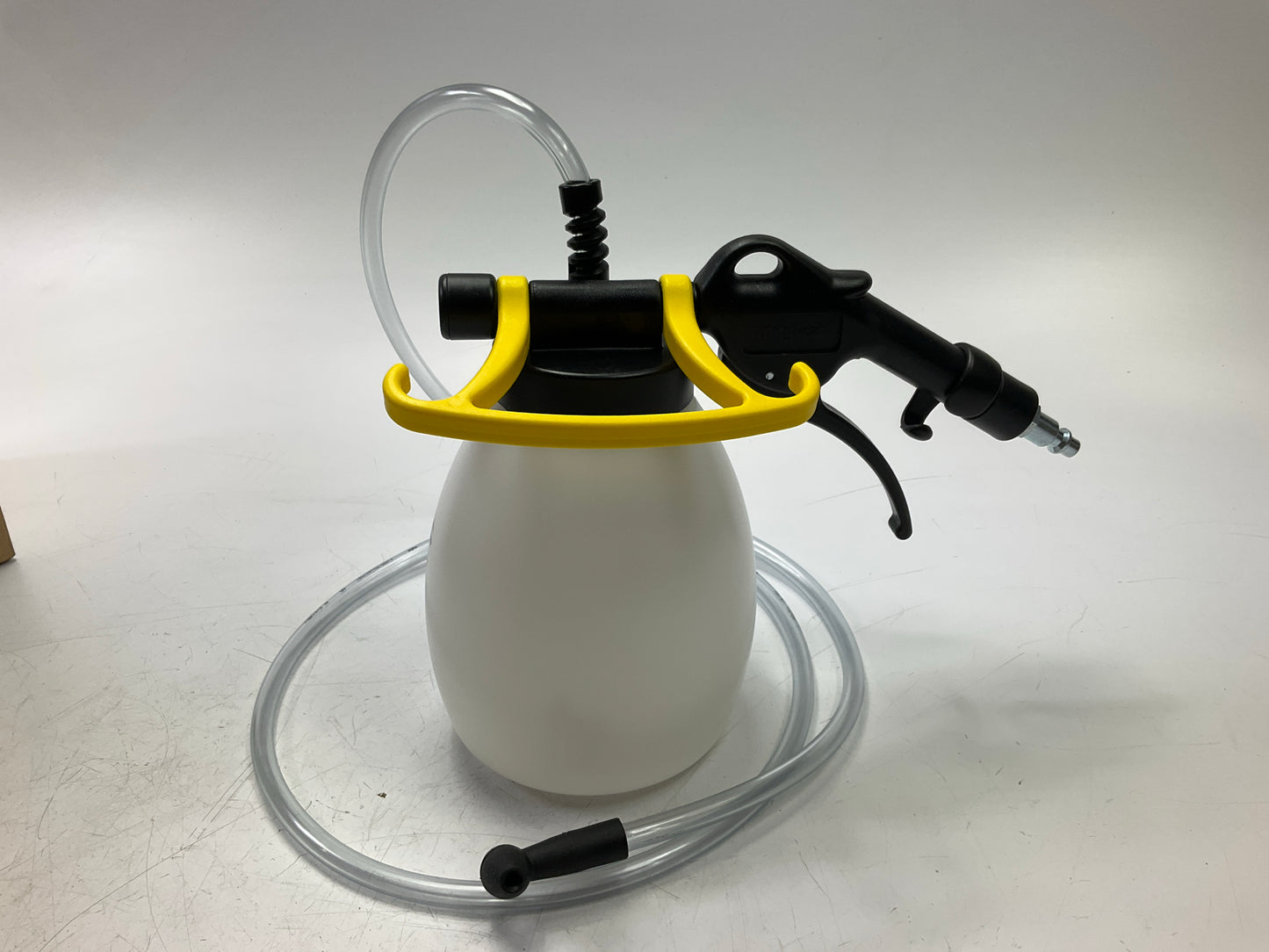 Mityvac MV6870 1.3 Quart Hydraulic Brake & Clutch Vacuum Bleeder Kit