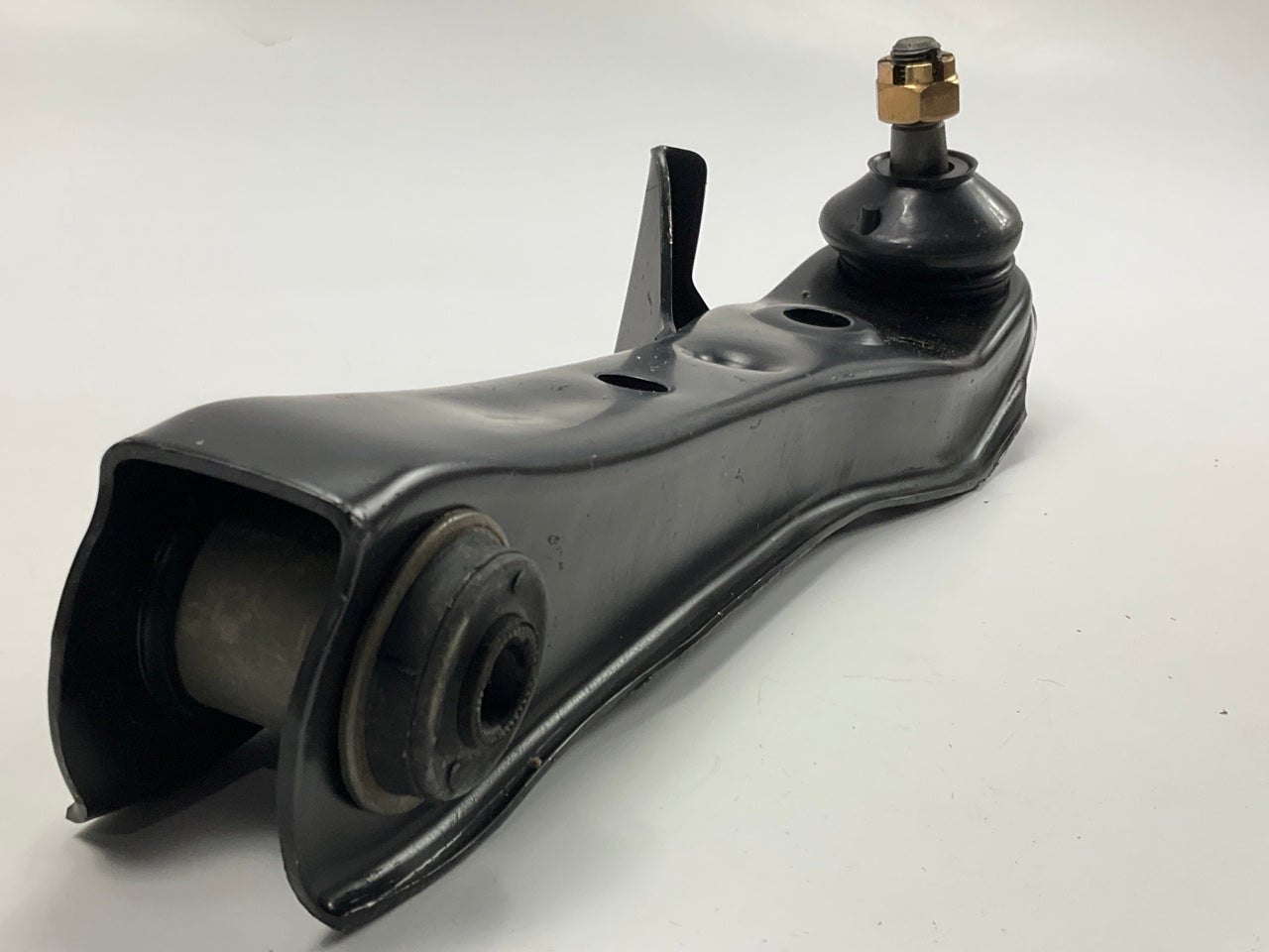 MK 48069-19045 Left Front Lower Control Arm W/ Ball Joint For 1974-1979 Corolla
