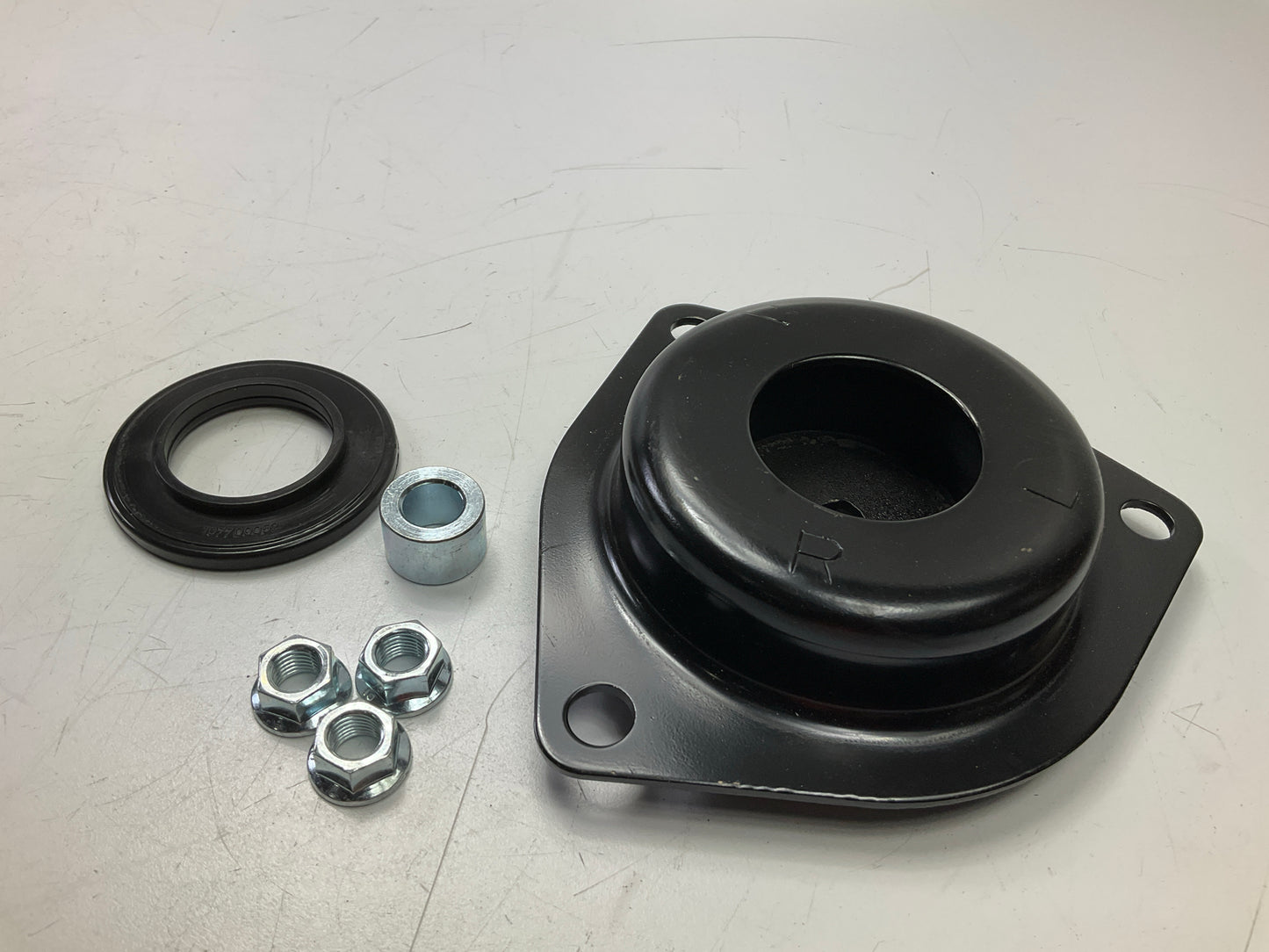 Monroe 903954 Front Suspension Strut Mount