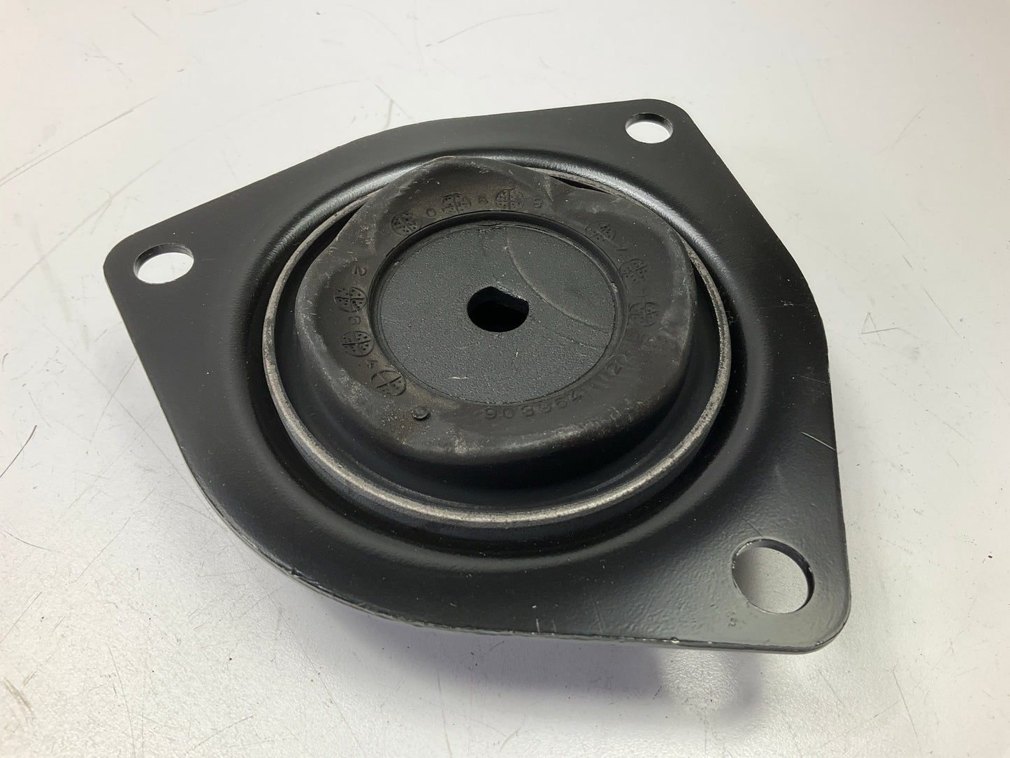 Monroe 903954 Front Suspension Strut Mount