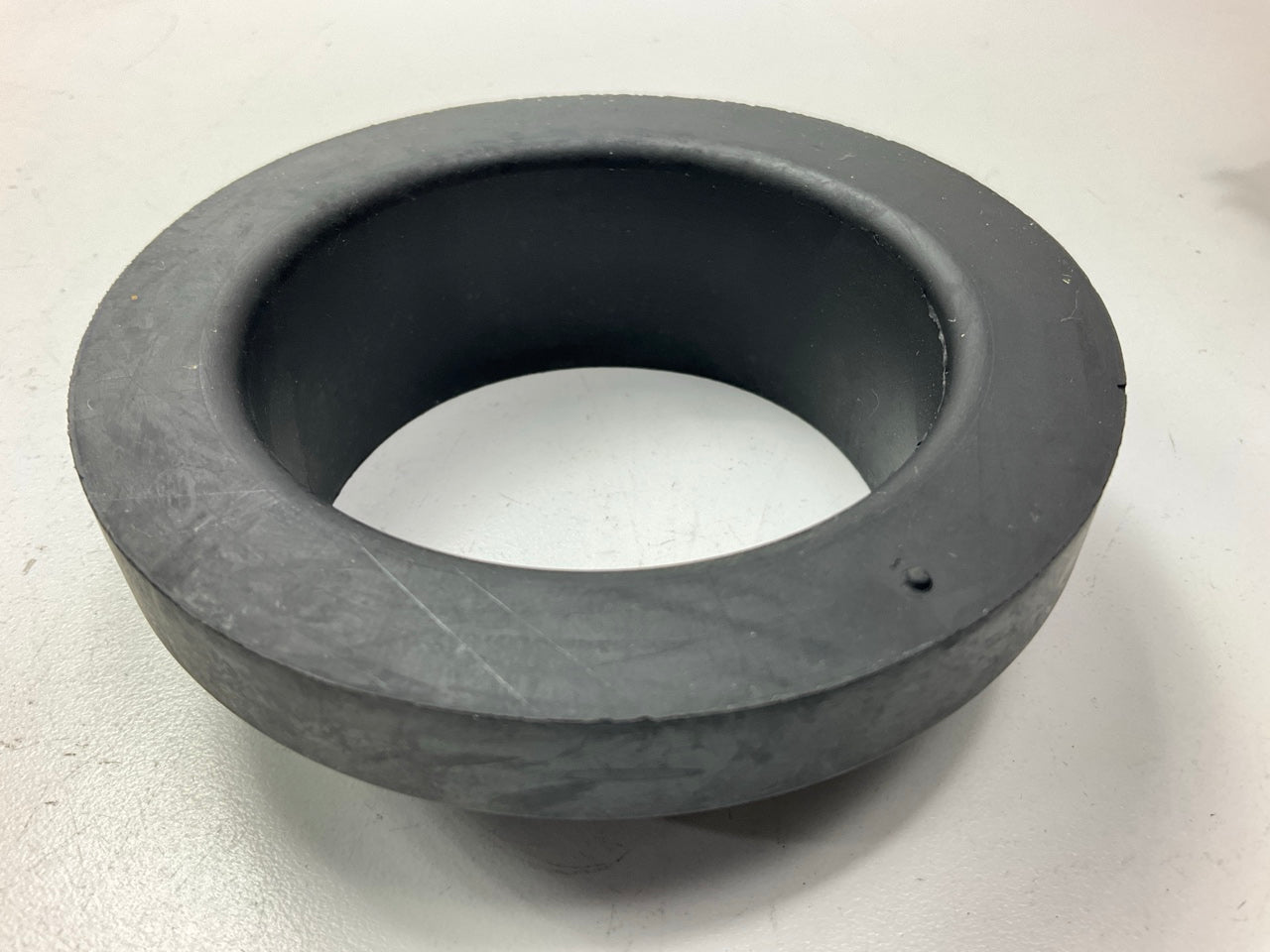Monroe 907993 Coil Spring Insulator, Rear