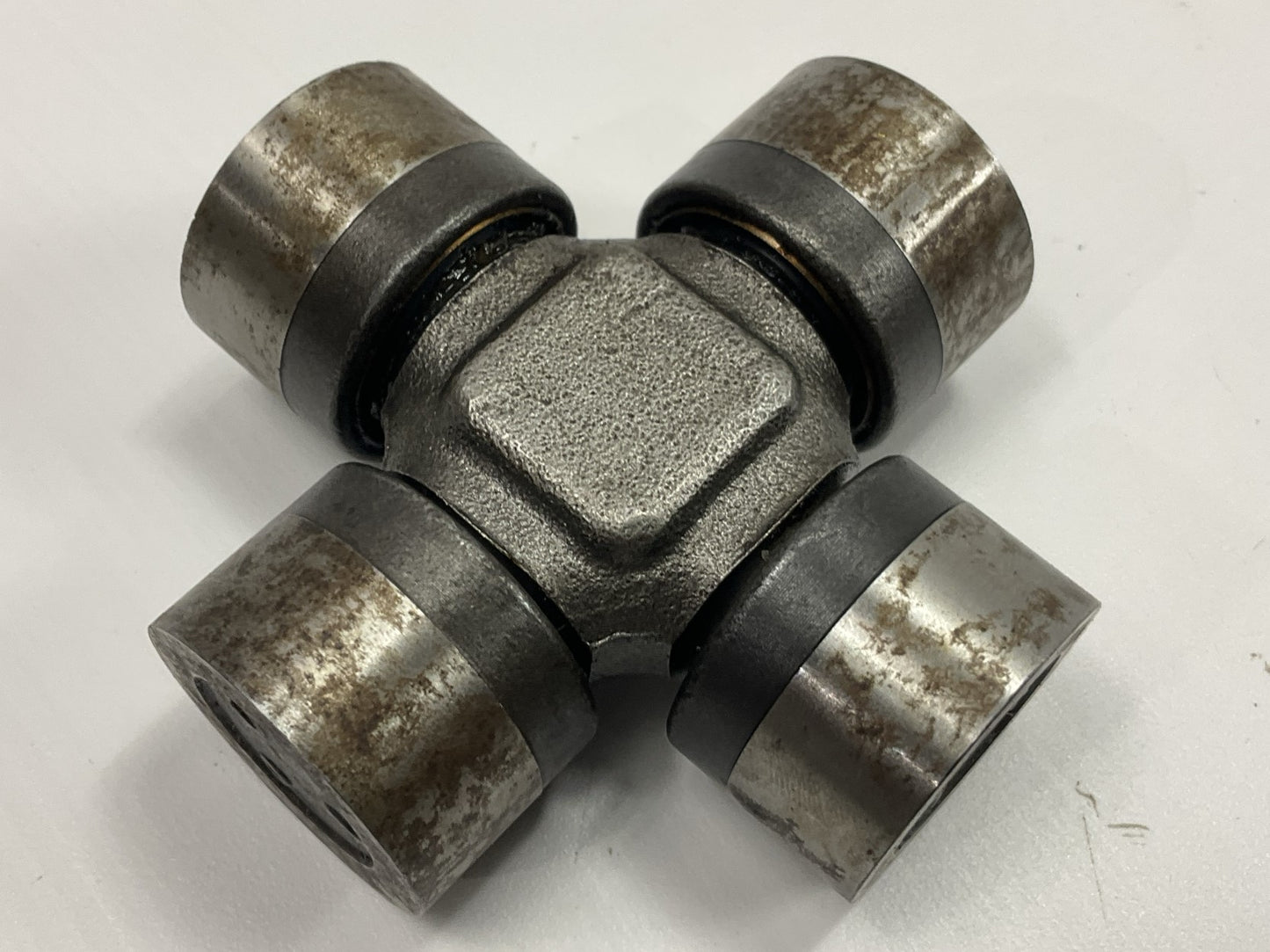 Moog 409 Rear U-Joint Universal Joint Center 05-06 Equinox 06 Torrent, 02-07 Vue