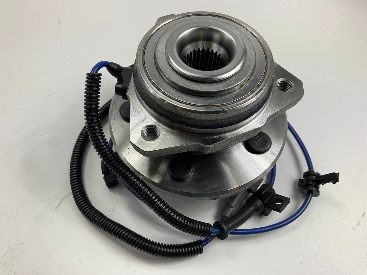 Moog 513176 Front Left Wheel Bearing And Hub For 2002-2007 Jeep Liberty