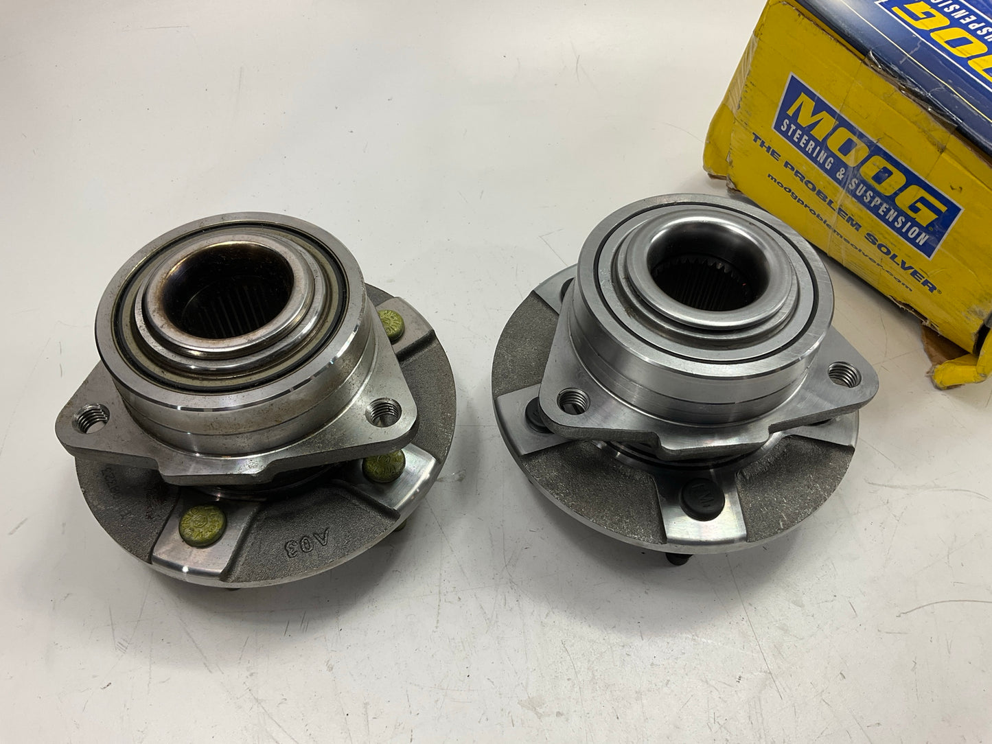 Moog 513190-2 Front Wheel Bearing & Hub 05 Equinox, 06 Torrent, 02-07 Vue W/ ABS