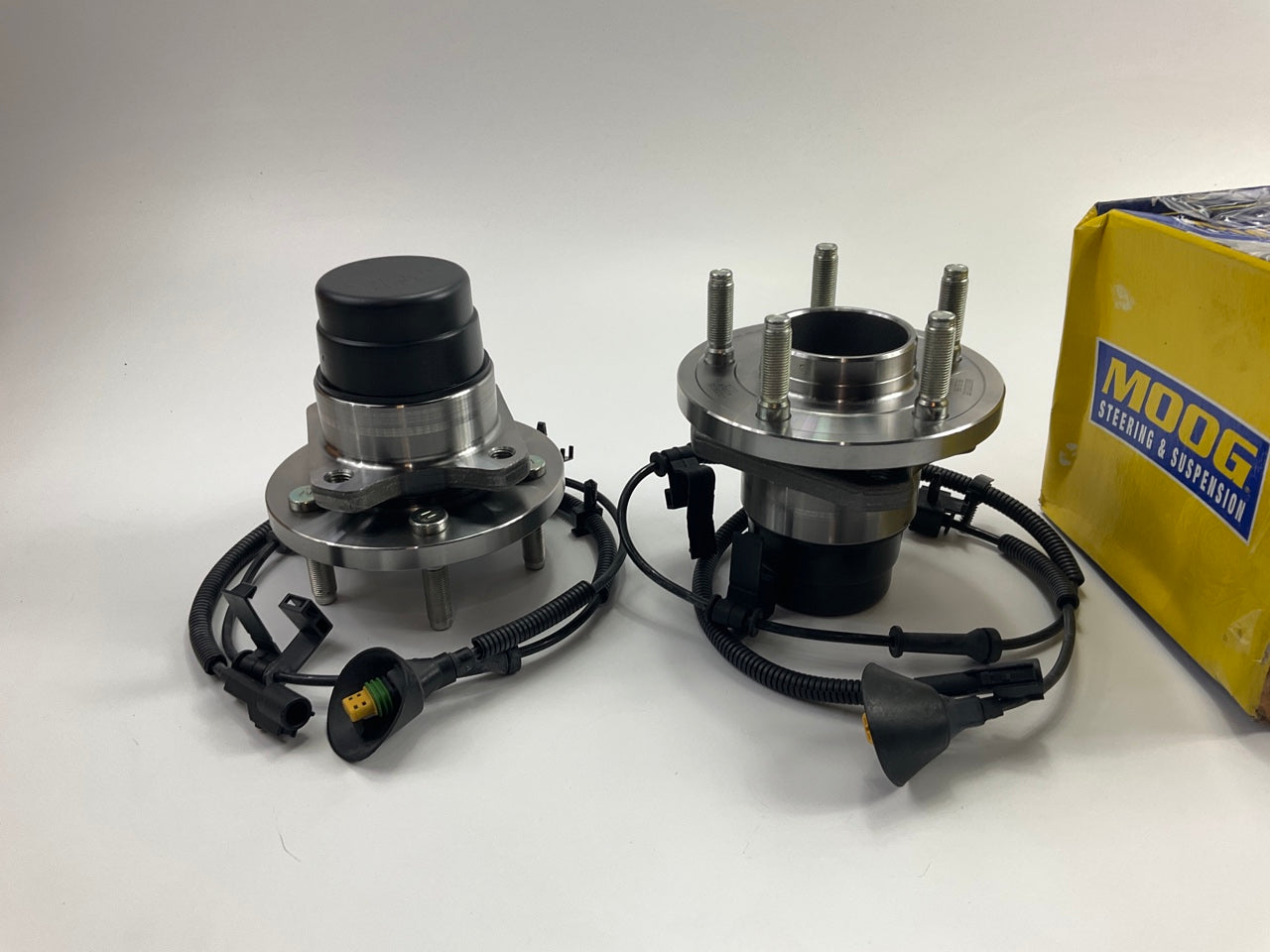 (2) Moog 513196 Front Wheel Bearing And Hub