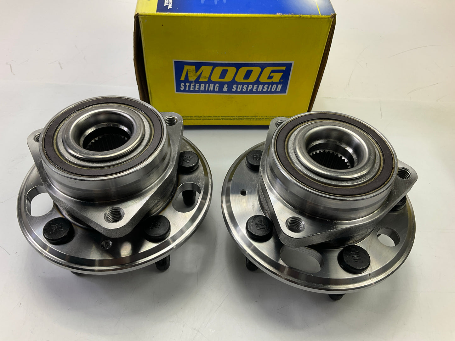 (2) Moog 513288 Wheel Bearing And Hub Assembly