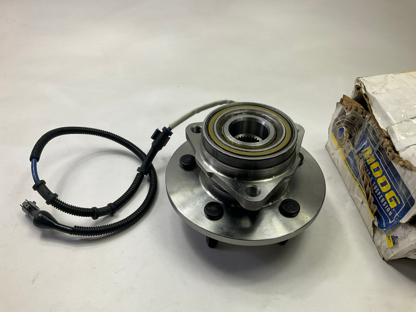 Moog 515031 Front Wheel Bearing And Hub 00-02 Expedition, Navigator