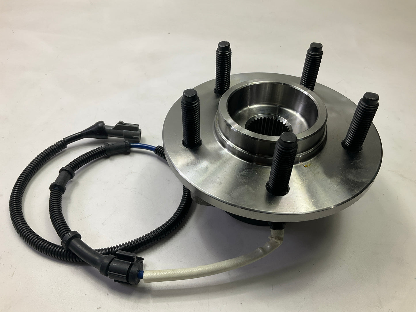 Moog 515031 Front Wheel Bearing And Hub 00-02 Expedition, Navigator