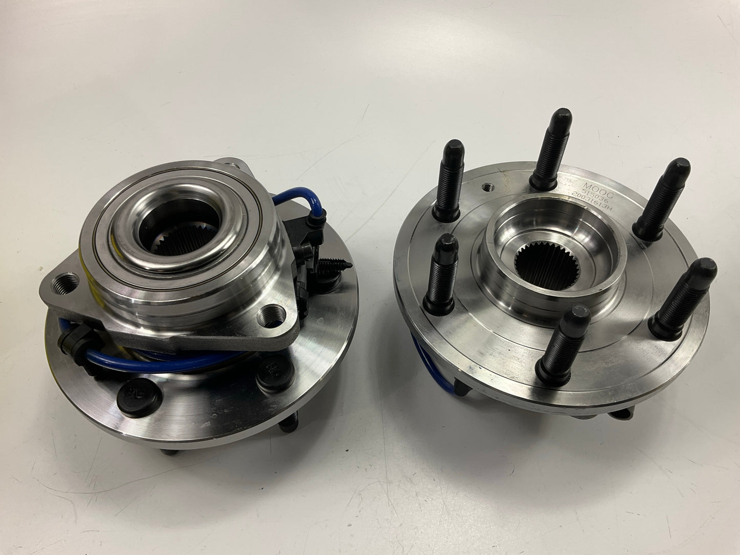 (2) Moog 515036 Wheel Bearing And Hub Assembly, Front