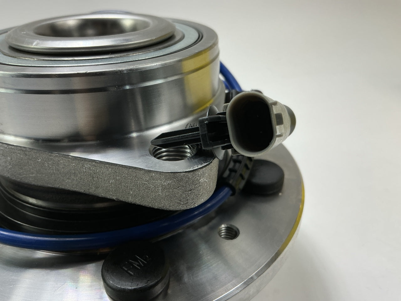 Moog 515096 Wheel Bearing And Hub Assembly, Front