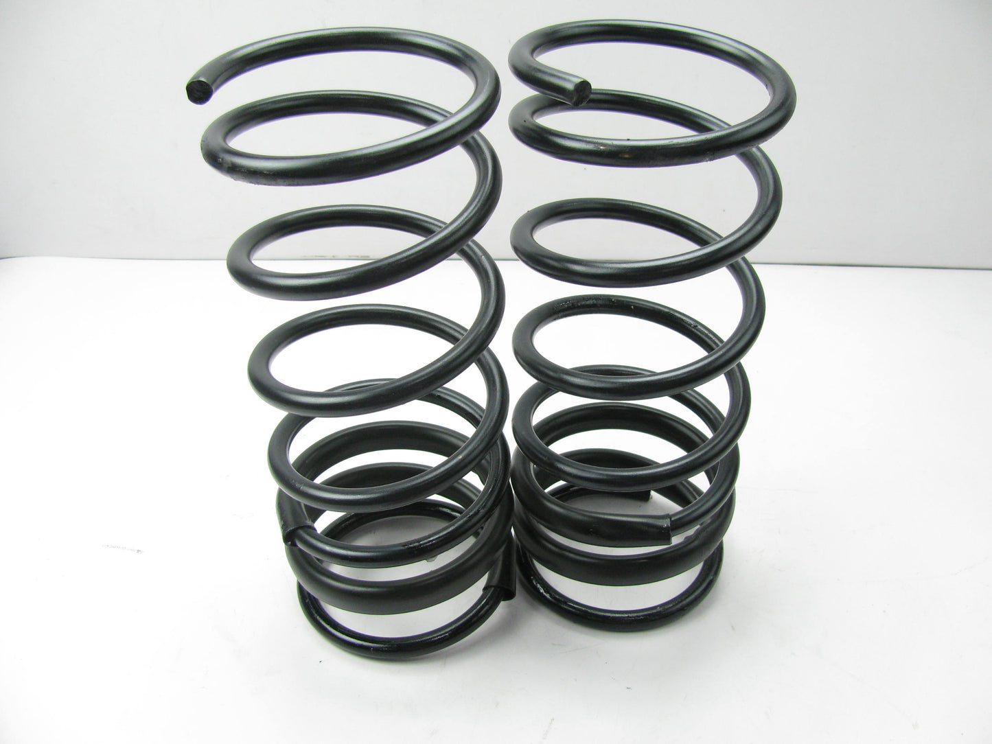 Moog CC853 Rear Coil Springs for 1991-1996 Escort Tracer 1991-1998 Protege