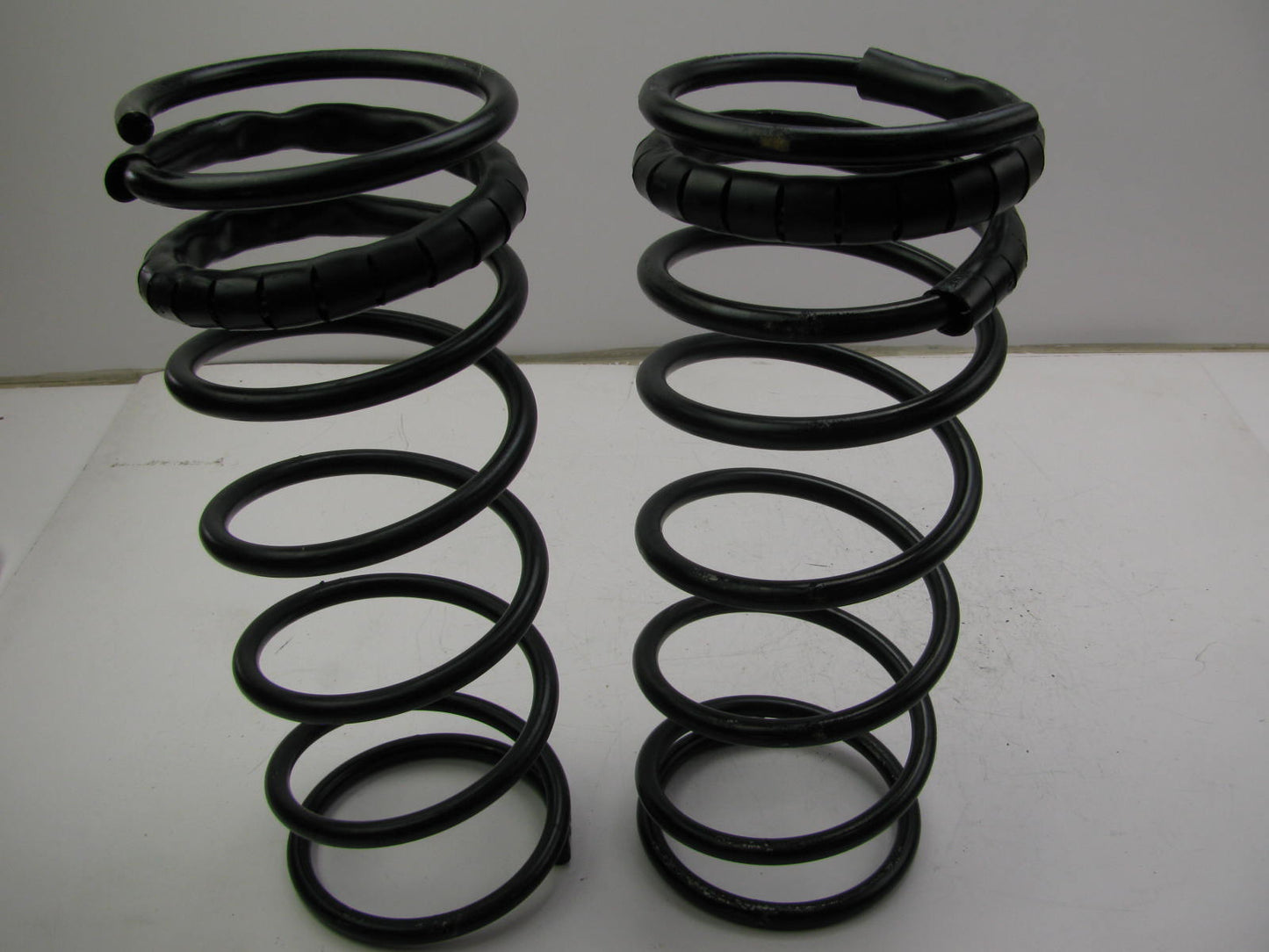 Moog CC869 REAR Coil Springs 97-02 Escort 97-99 Tracer 4-door Sedan