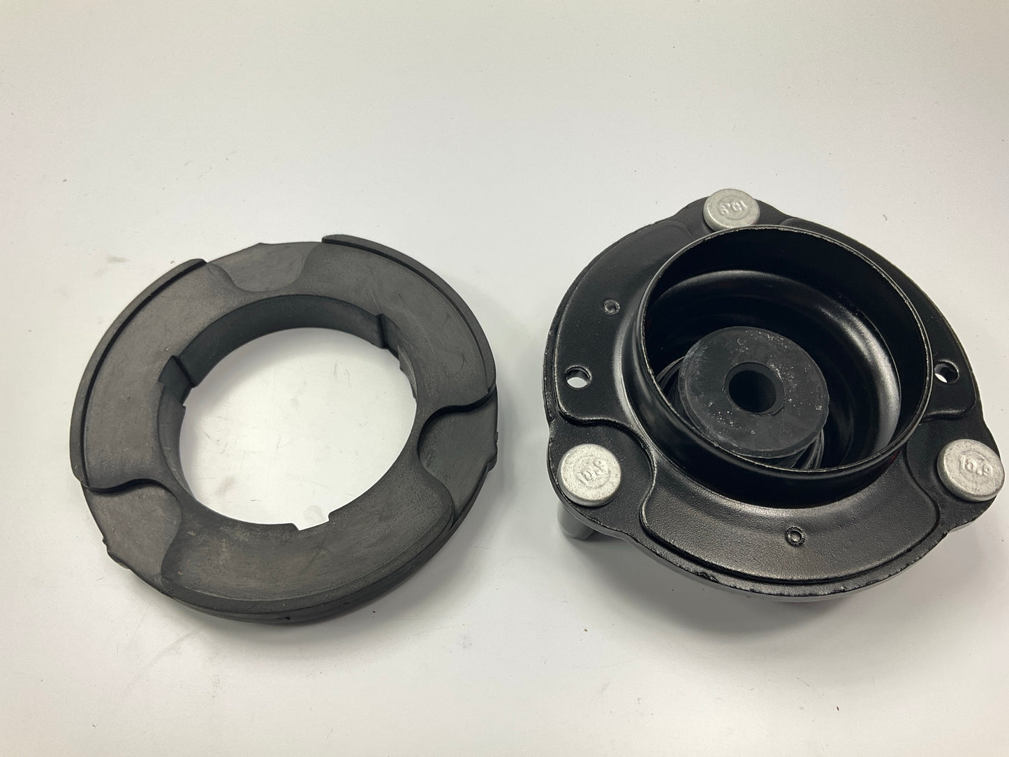 Moog K160266 Front Suspension Shock Absorber Mount