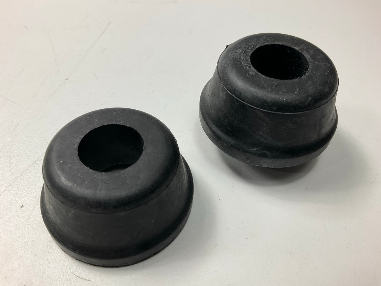 Moog K7016A Suspension Strut Rod Bushing Kit