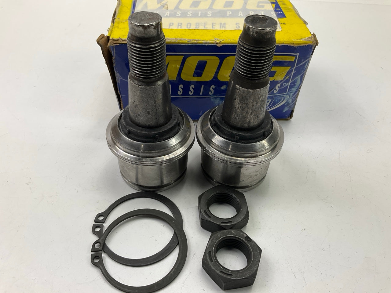 (2) Moog K7397 Suspension Ball Joint Front Lower For 2000-2002 Ram 2500 3500 4WD