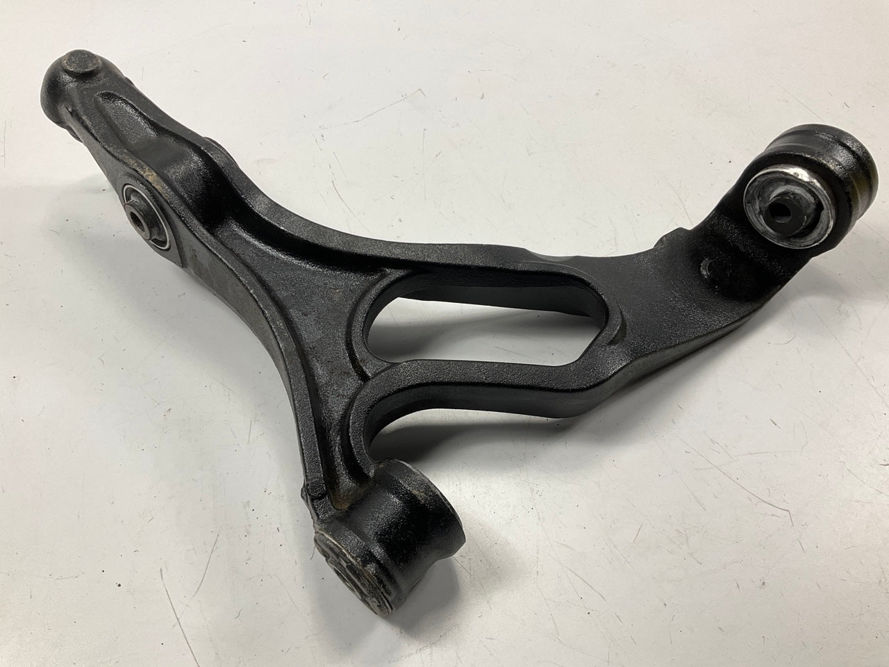 MISSING HARDWARE - Moog RK620153 Front Right Lower Control Arm 04-09 Cayenne AWD